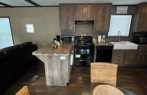Walterboro Casa | 3-bedroom mobile home in awesome Walterboro with AC, WiFi, Cable