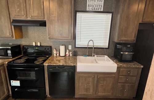 Walterboro Casa | 3-bedroom mobile home in awesome Walterboro with AC, WiFi, Cable