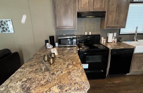 Walterboro Casa | 3-bedroom mobile home in awesome Walterboro with AC, WiFi, Cable