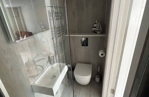 Netley Apartamento | Stunning studio, hot tub, private garden, lovely patio
