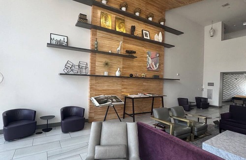 Midtown Apartamento | 2BR2B Modern Oasis D/twn Detroit with Pool. Walk to all stadiums and theatres