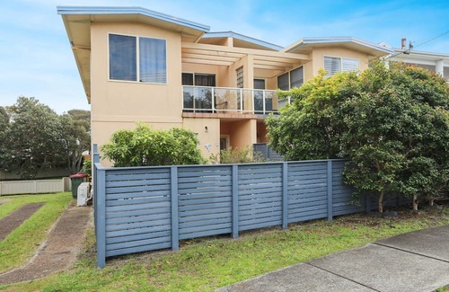 Hawks Nest Casa | Opposite Bennetts Beach