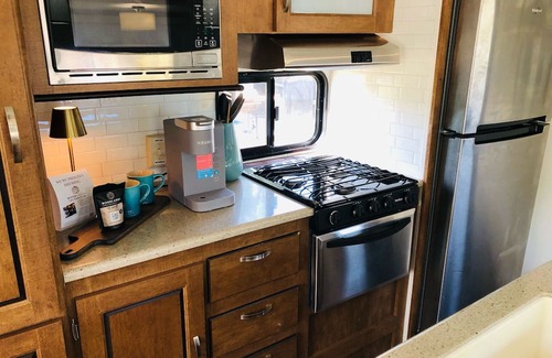 Allentown Casa | Couples Cottage Camper