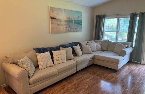 Circleville Casa | 3BR;2BA home; Middletown NY Sleeps 6; AC;WiFi; Close to Amenities; Peaceful .