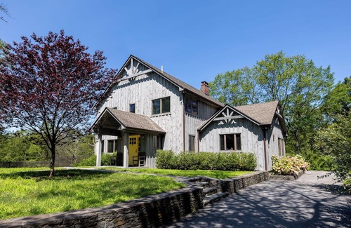 Rhinebeck Casa | Country Modern 4-bedroom house in delightful Rhinebeck with Pool, AC, WiFi