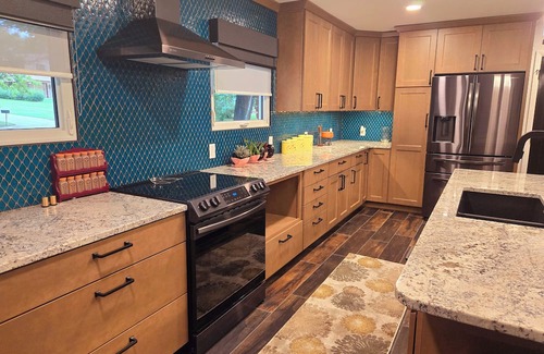 Manhattan Casa | The Bradley House - Beautiful & Spacious Home - Near Campus & Stadium