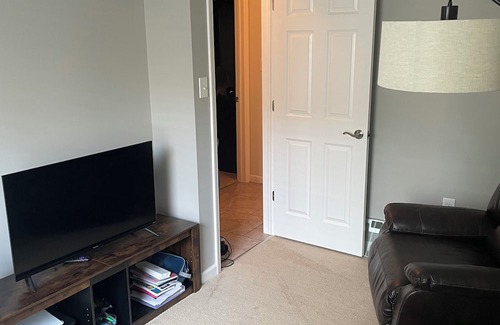 Worton Casa | Charming Bedroom and Sitting Room with WiFi.