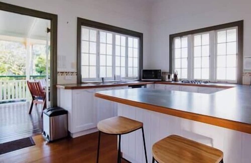 Edge Hill Casa | Classical King Bed Home at Edge Hill, 5km To Cairns