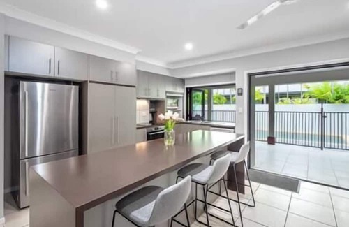 Kewarra Beach Casa | Kewarra Beach King Bed 4BR house; Pool, BBQ, Pets