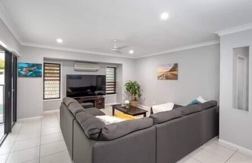 Kewarra Beach Casa | Kewarra Beach King Bed 4BR house; Pool, BBQ, Pets