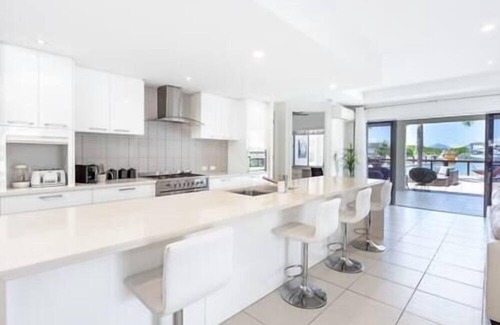 Trinity Park Casa | Trinity Beach 2BR Apartment; Pools, 500 m to beach!