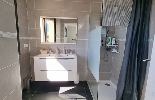 Claira Villa | Villa 2 Chambres 6 Couchages Pour Vacances au Soleil Proche mer et Montagne