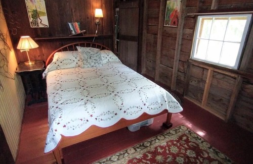 Adamsville Casa | Peaceful country barn near the RI/MA coast.
