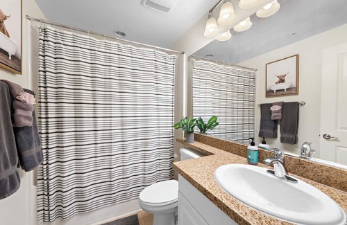 Tustin Apartamento | Luxurious 2Bed 2 Bath Beauty near Irvine Spectrum. Centrally located!