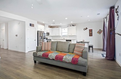Copperopolis Casa | Stunning and better than home!