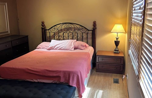 Streamwood Casa | Spacious, cozy 3 bedroom house with a perfect location