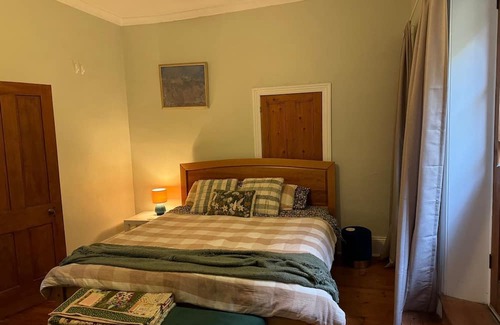 Upper Wakefield Cabaña | This quaint and elegant cottage is your retreat in the heart of charming Auburn!