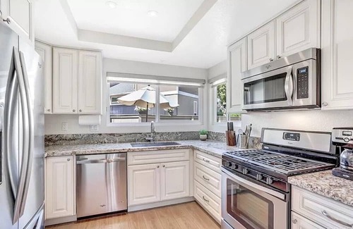 Aliso Viejo Condominio | Your Summer Retreat near Laguna Beach Sun & Fun rolled in One🚴‍♀️🏌️‍♂️🏊‍♂️🏄