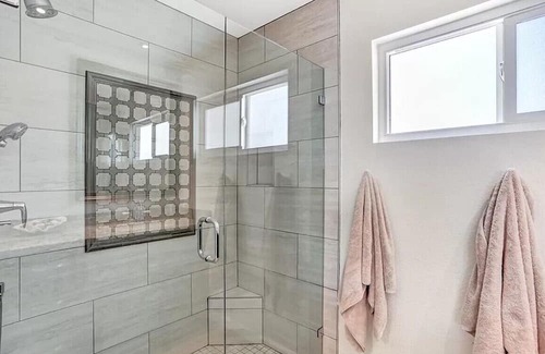 Aliso Viejo Condominio | Your Summer Retreat near Laguna Beach Sun & Fun rolled in One🚴‍♀️🏌️‍♂️🏊‍♂️🏄