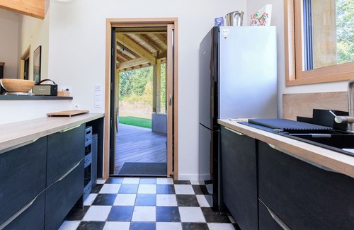 Mezos Casa | Holiday Home 'Maison Bois Proche De L'Atlantique' with Private Terrace, Wi-Fi and Air Conditioning
