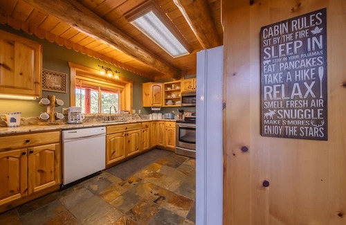 Rexford Cabina | Maggie’s Cabin – Secluded 3 BDR, w/optional boat rental