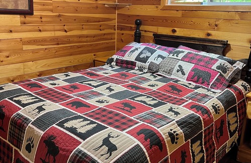 Irondale Cabina | Private Cabin, Perfect for families! Two Kayaks! Horseshoe Pits! Fire Pit!