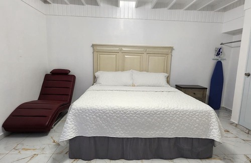 Aguadilla Casa | Safe Family Environment, beautiful beaches 15- 20 miles away