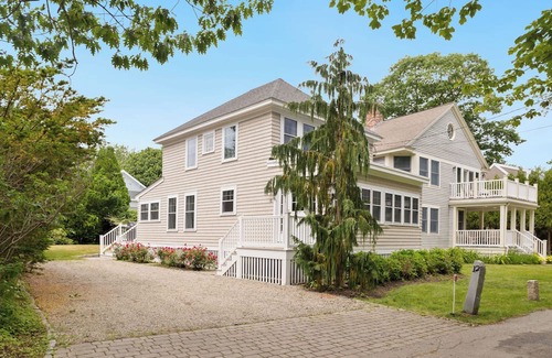 Kennebunkport Casa | Charming 4-Bedroom Beach House Steps from Goose Rocks Beach and The Tides Hotel