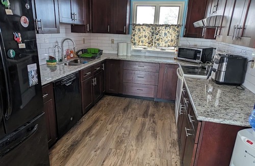 Levittown Casa | The Hexagon house in the Philadelphia suburbs. Sleeps 9, covered outdoor patio.