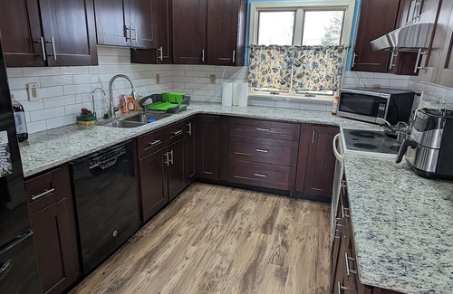 Levittown Casa | The Hexagon house in the Philadelphia suburbs. Sleeps 9, covered outdoor patio.