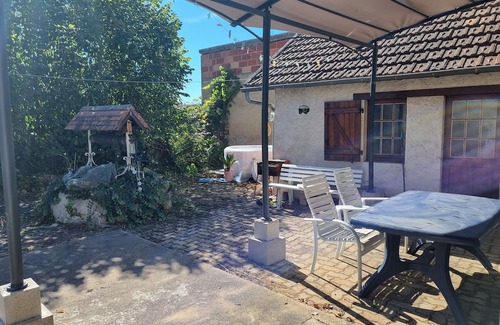 Doyet Alquiler De RV | Enjoyable campground with WiFi in Doyet. Option of tent or cabin, large grounds