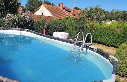 Doyet Alquiler De RV | Enjoyable campground with WiFi in Doyet. Option of tent or cabin, large grounds