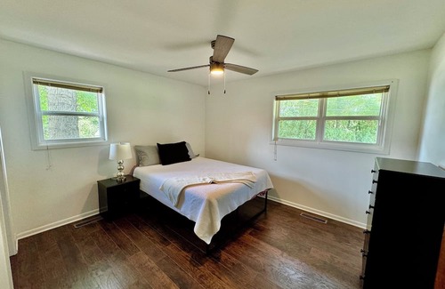 Clarksville Casa | Spacious and Stylish 4bd house with large backyard near campus, downtown, trails