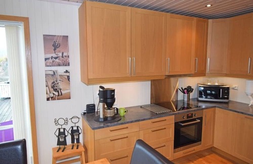 Farsund Casa | Holiday home "Lyngsvag" on Lyngsvagfjorden near Farsund -Spind, southern Norway, in an exceptionally beautiful location, Internet WLAN, 120 m² living space, sunny and sheltered holiday spot on the Farsund archipelago, chic furnishings, 3 bedrooms.