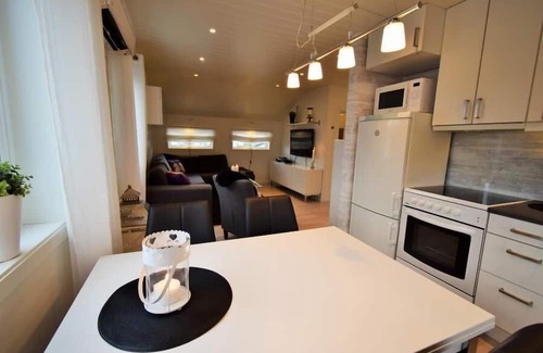 Farsund Apartamento | Fewo 'Listastrand 2', Borhaug - Tjörvehavn, Listaland, South-Norway Agder, very chic apartment with large roof terrace and sea view at the bay Bausje with long beach, 4-5 adults or 2 adults and 3 children, 2 bedrooms, 1 shower room, WLAN Internet.