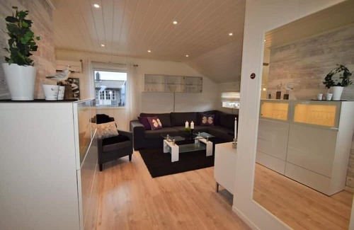 Farsund Apartamento | Fewo 'Listastrand 2', Borhaug - Tjörvehavn, Listaland, South-Norway Agder, very chic apartment with large roof terrace and sea view at the bay Bausje with long beach, 4-5 adults or 2 adults and 3 children, 2 bedrooms, 1 shower room, WLAN Internet.
