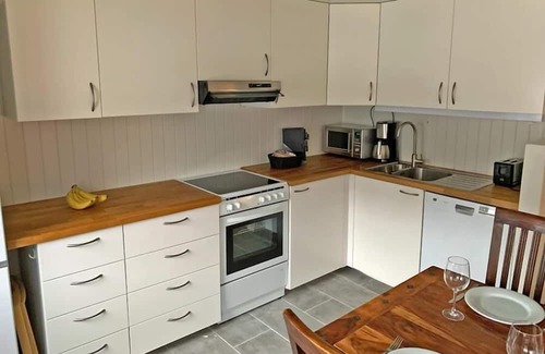 Spangereid Casa | Holiday home "Ramsland Brygge 8 A", by the fjord Ramslandsvågen in Ramsland near Spangereid-Lindesnes, southern Norway, max. 7 1 adults, own boat mooring with terrace directly in front of the house, approx. 100 m² living space, 3 1 bedrooms, 202.