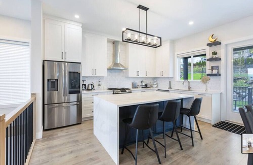 Eastern Hillsides Casa | Birchwood Retreat | Family Friendly | King Bed