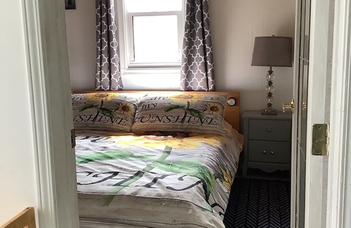 Alberta Beach Cabaña | Bumblebee Cottage in Alberta Beach