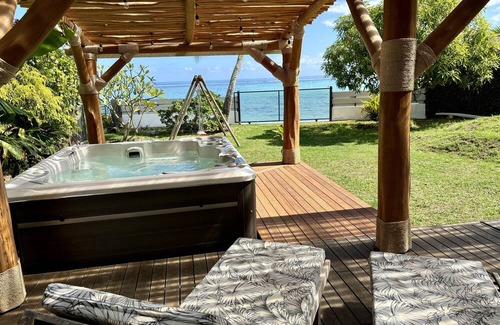 Paea Casa | Family House access in the lagoon - jacuzzi, fiber; 3 bedrooms A/C - 3 bathrooms