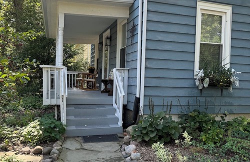 Williams Bay Casa | Charm 3 Bed, 2 Bath, close to Geneva Lake, restaurants and shops.