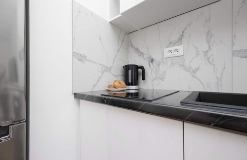 Praga Apartamento | Spacious Apartment for 4 by Renters
