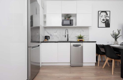 Praga Apartamento | Spacious Apartment for 4 by Renters