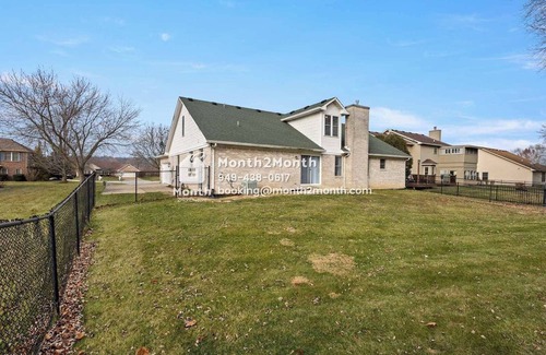 West Newton Casa | Grand Horizons Oasis on Shannon Lakes Way #42051
