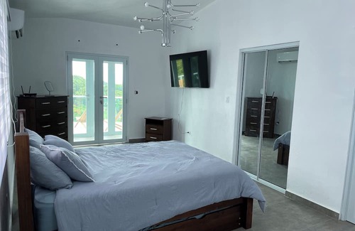 Florida Casa | Cozy 2-bedroom house in peaceful Vieques with AC, WiFi, pool and more