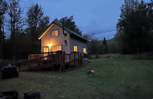 Sutton Cabina | Welcome to the DRY DUCK, off the grid dry cabin that creates great memories!