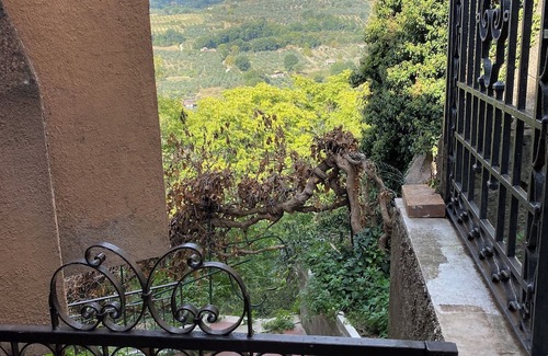 Toffia Apartamento | 3-bedroom apartment in enchanting Lazio 45 minutes north of Rome with WiFi