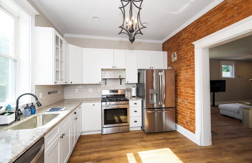 Ludlow Casa | Ludlow Lodge w/City Views – Where History Meets Modern Comfort!