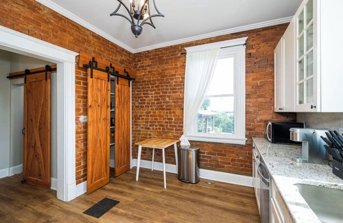 Ludlow Casa | Ludlow Lodge w/City Views – Where History Meets Modern Comfort!