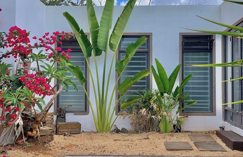 Albion Casa | Cozy 2-bedroom house 2-min drive from the beach